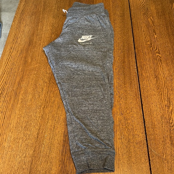Nike Cropped Sweatpants - Picture 2 of 3